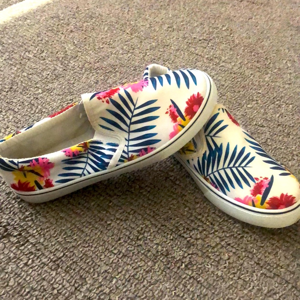 Floral breeze slip shoes